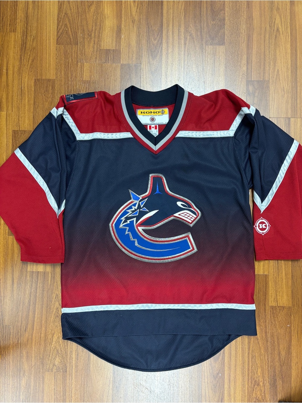 Vintage Koho NHL Vancouver Canucks Orca Gradient Alternate Adult Jersey Men’s M